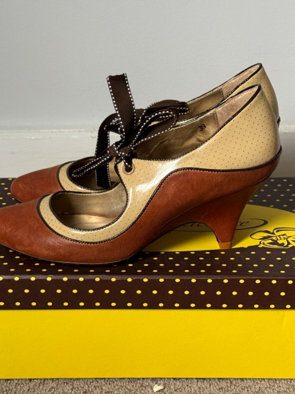 Poetic License vintage style two-tone heels ribbon tie 39 NIB - Picture 3 of 8
